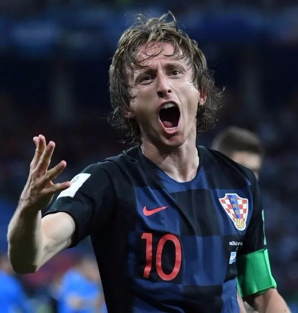 杨瀚森首发出战19分钟贡献4分5板2助